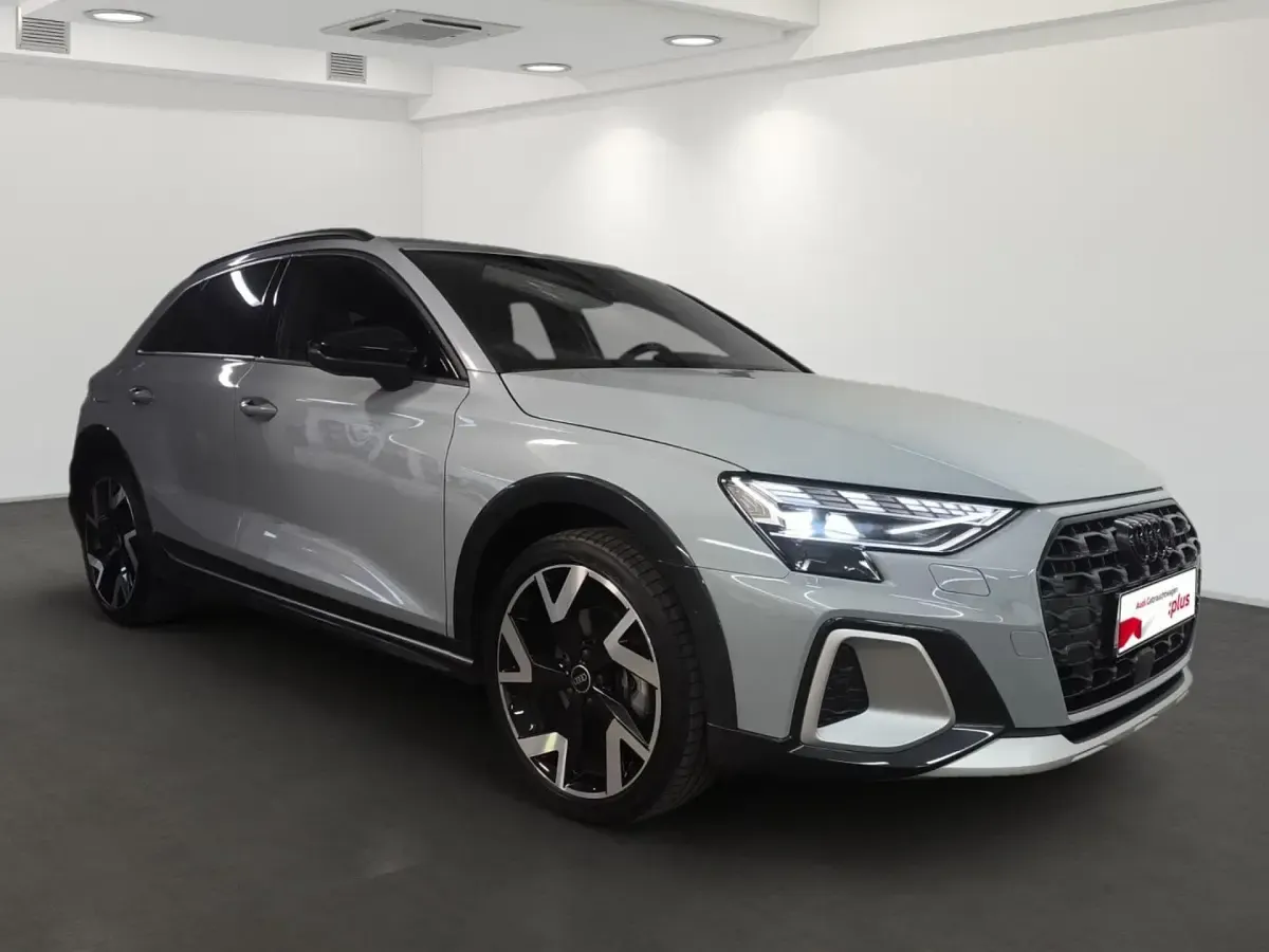 Gebraucht Audi A3 Sport 150 PS (110 kW) 2025 Pfeilgrau perleffekt Limousine