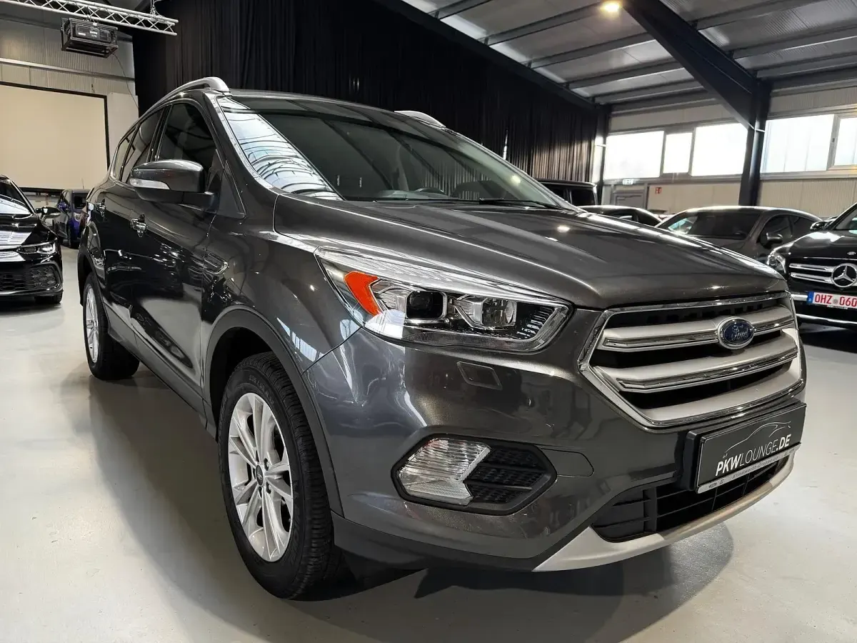 Gebraucht Ford Kuga Titanium 150 PS (110 kW) 2017 Grau SUV