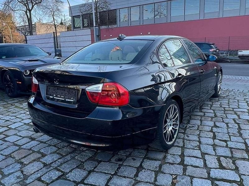 Schwarz Gebraucht 2008 BMW 320 Limousine | 2.600 € (Superpreis) - Bild 1/4