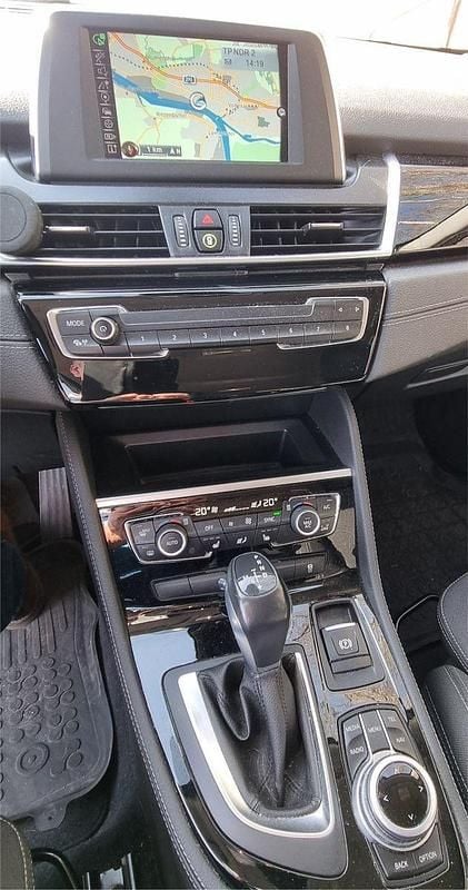 Gebraucht BMW 218 Gran Tourer Advantage 136 PS (100 kW) 2016 Weiß Van / Kleinbus