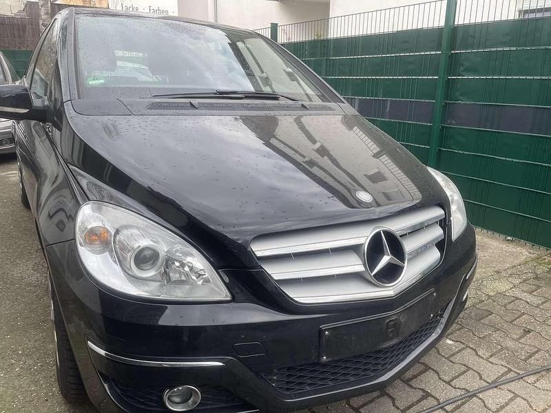 Gebraucht Mercedes B150 95 PS (69 kW) 2009 Schwarz Van / Kleinbus