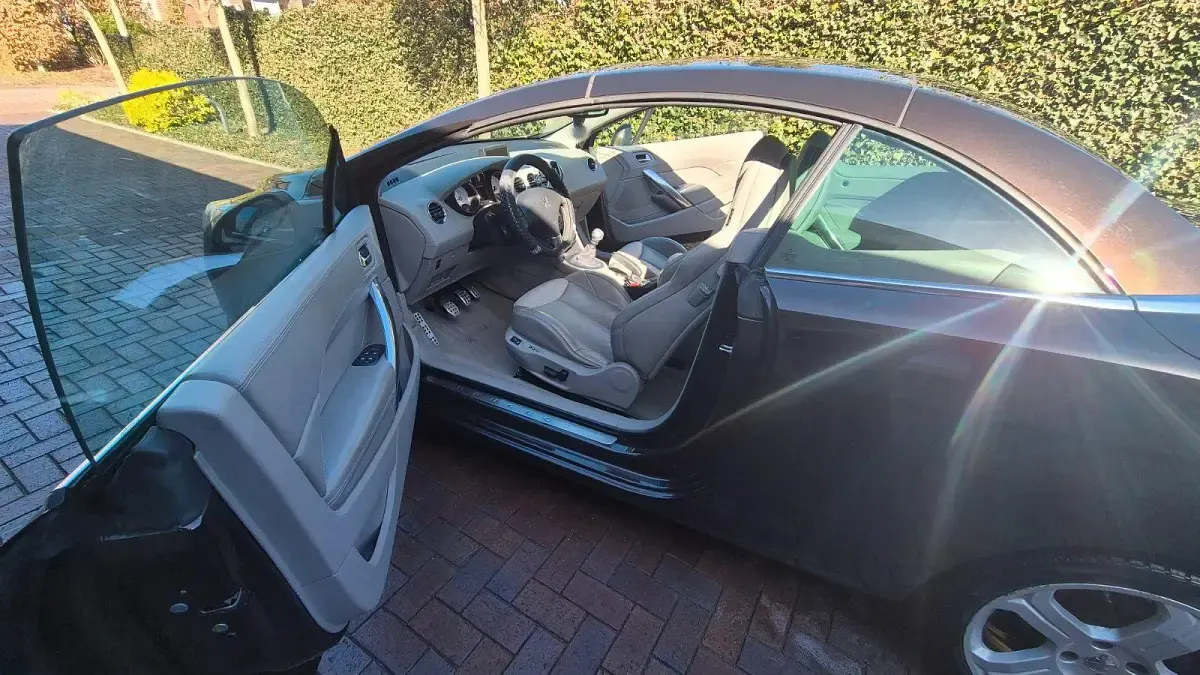 Gebraucht Peugeot 308 CC Platinum 140 PS (102 kW) 2011 Braun Cabrio