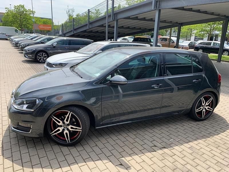 Grau Gebraucht 2016 VW Golf VII Kleinwagen | 10.500 € (Etwas zu teuer) - Bild 1/4