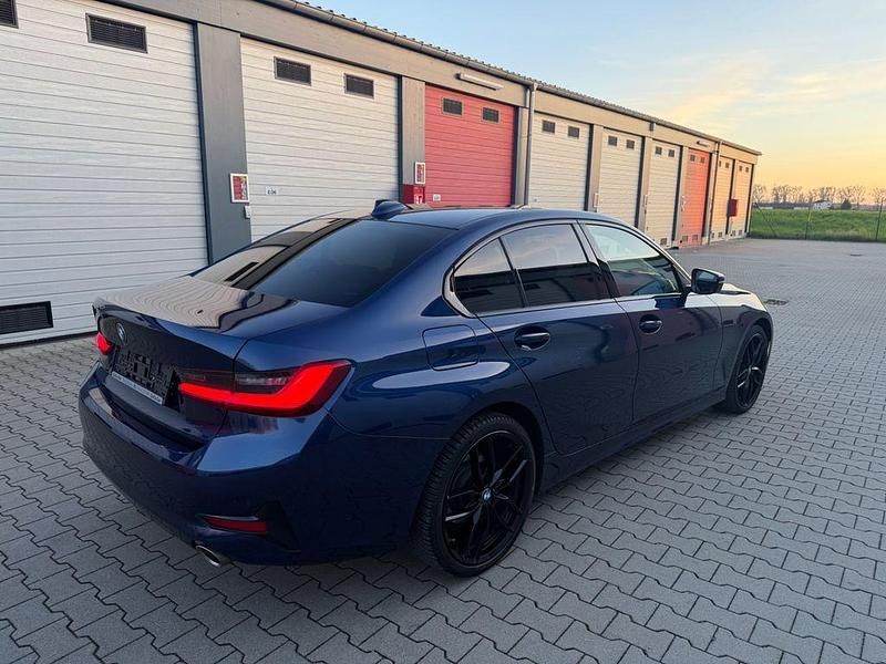 Gebraucht BMW 320 Advantage 190 PS (139 kW) 2020 Mediterranblau metallic Limousine