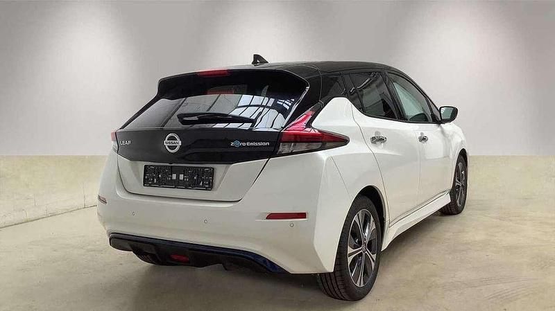 Gebraucht Nissan Leaf Tekna 110 kW (150 PS) 2021 Brilliant white / black Kleinwagen