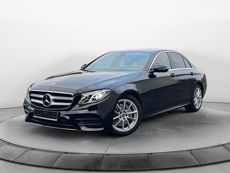 Schwarz Gebraucht 2018 Mercedes E220 AMG Limousine | 33.650 € (Fairer Preis) - Bild 1/4