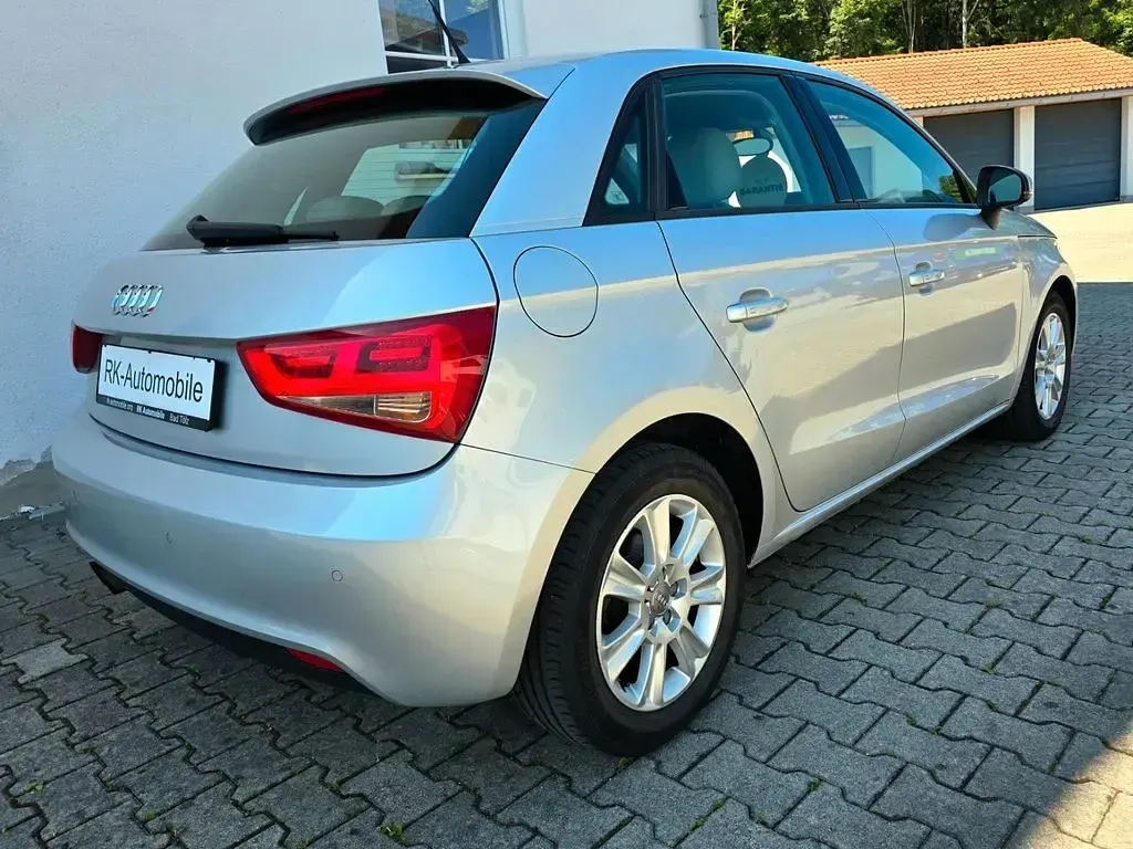 Gebraucht Audi A1 Sportback Attraction 122 PS (89 kW) 2013 Silber Kleinwagen