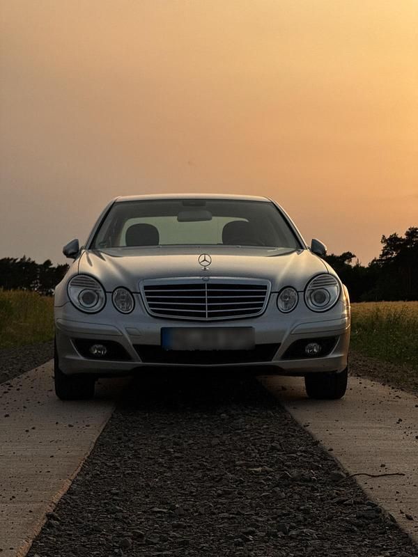 Second-hand Mercedes E200 184 CP (135 kW) 2007 Argintiu Berlinǎ