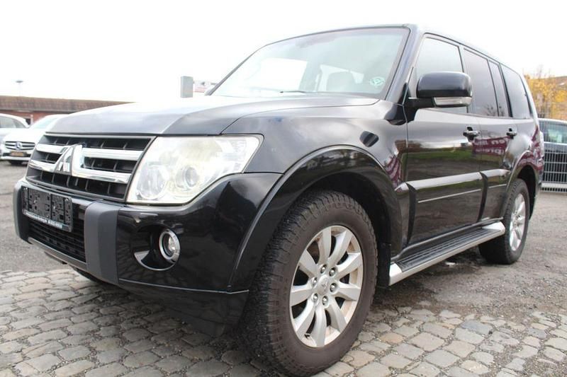 Schwarz Gebraucht 2011 Mitsubishi Pajero Intense SUV | 11.990 € (Fairer Preis) - Bild 1/4