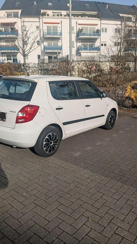 Gebraucht Skoda Fabia Active 86 PS (63 kW) 2014 Weiß Kleinwagen