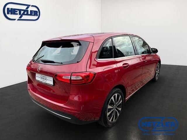 Gebraucht Mercedes B250e 218 PS (160 kW) 2022 Patagonienrot  metalliclack Van / Kleinbus