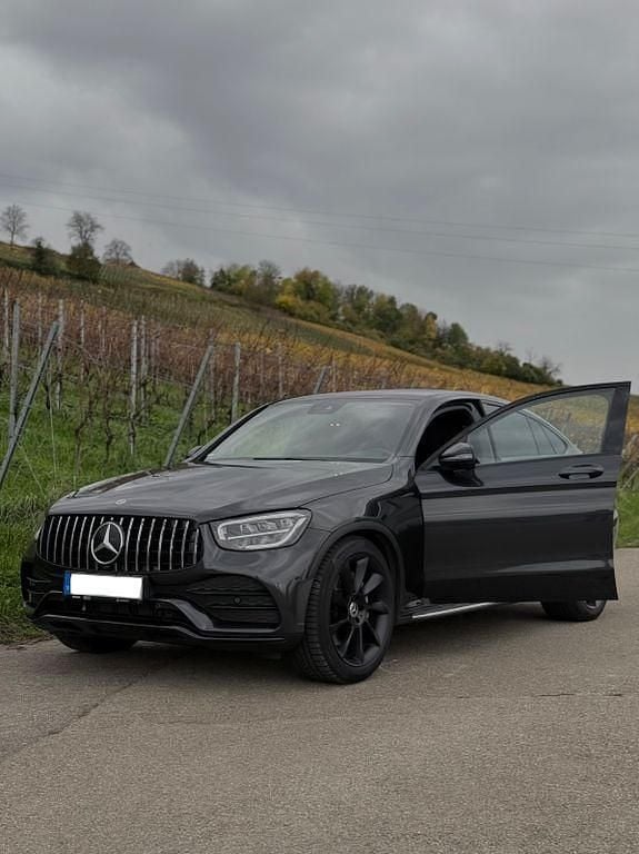 Grau Gebraucht 2019 Mercedes GLC300 Coupé | 38.500 € (Fairer Preis) - Bild 1/4