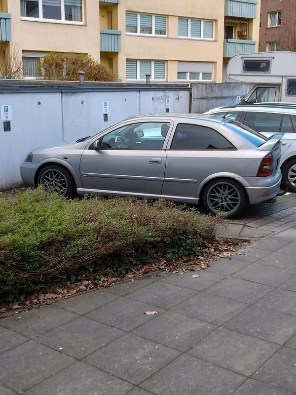 Gebraucht Opel Astra Selection 125 PS (91 kW) 2002 Silber Limousine