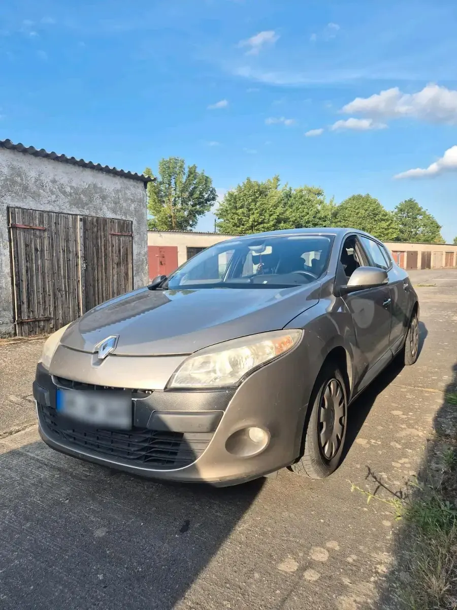 Gebraucht Renault Mégane 101 PS (74 kW) 2010 Braun Limousine