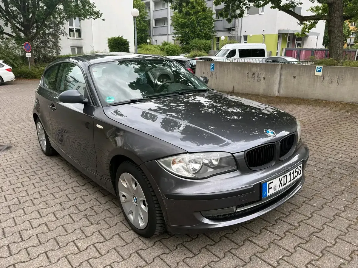 Gebraucht BMW 116 122 PS (89 kW) 2008 Grau Kleinwagen