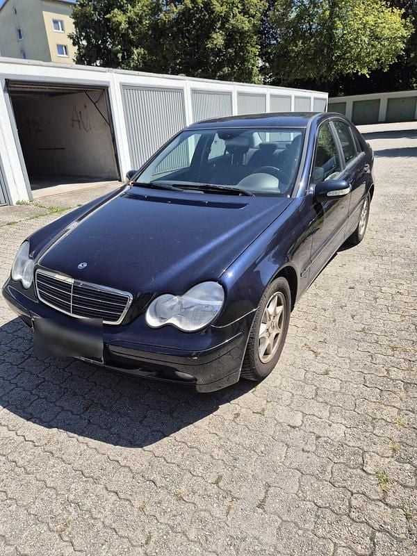 Blau Gebraucht 2004 Mercedes C200 Classic Limousine | 1.990 € (Superpreis) - Bild 1/4