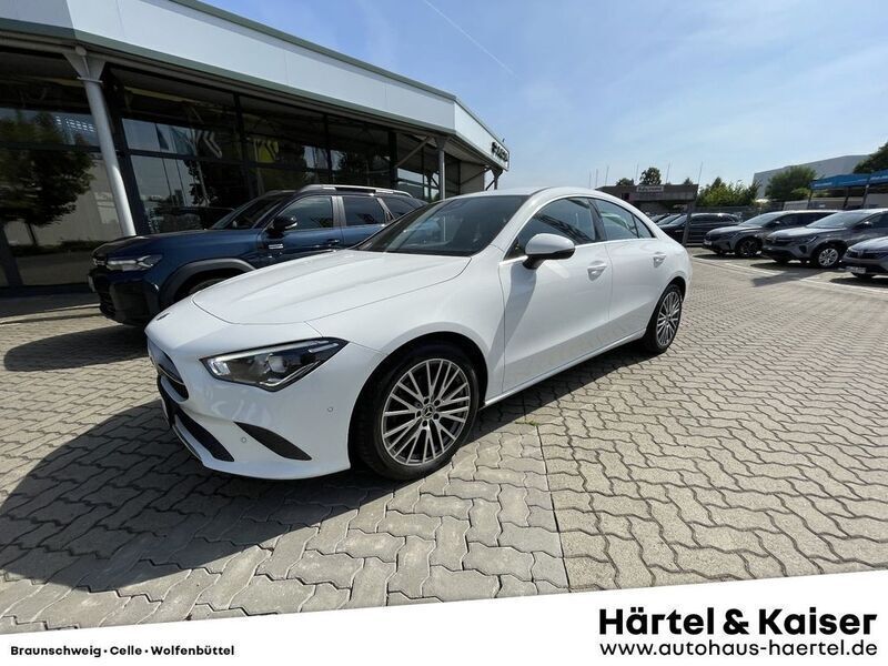 Polarweiß (weiß) Gebraucht 2020 Mercedes CLA180 Progressive Limousine | 28.900 € (Etwas zu teuer) - Bild 1/4