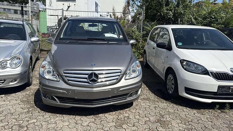 Kometgrau Gebraucht 2006 Mercedes B200 Van / Kleinbus | 4.699 € (Fairer Preis) - Bild 1/4