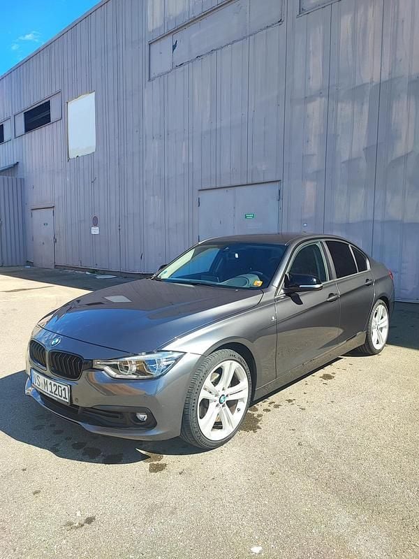 Grau Gebraucht 2018 BMW 320 Limousine | 20.000 € (Etwas zu teuer) - Bild 1/3