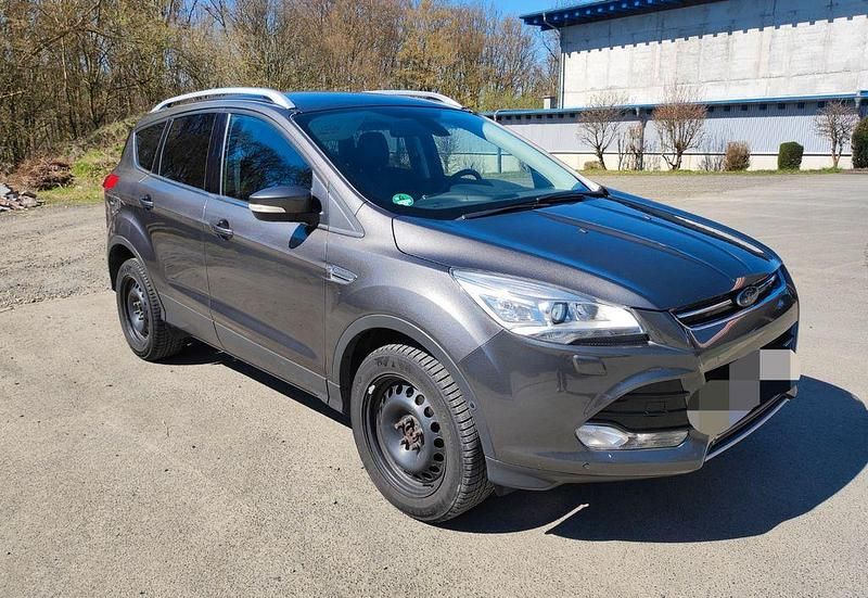 Gebraucht Ford Kuga Titanium 150 PS (110 kW) 2015 Grau SUV