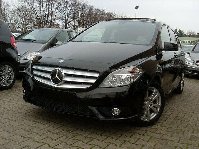 Gebraucht Mercedes B180 122 PS (89 kW) 2014 Schwarz Van / Kleinbus