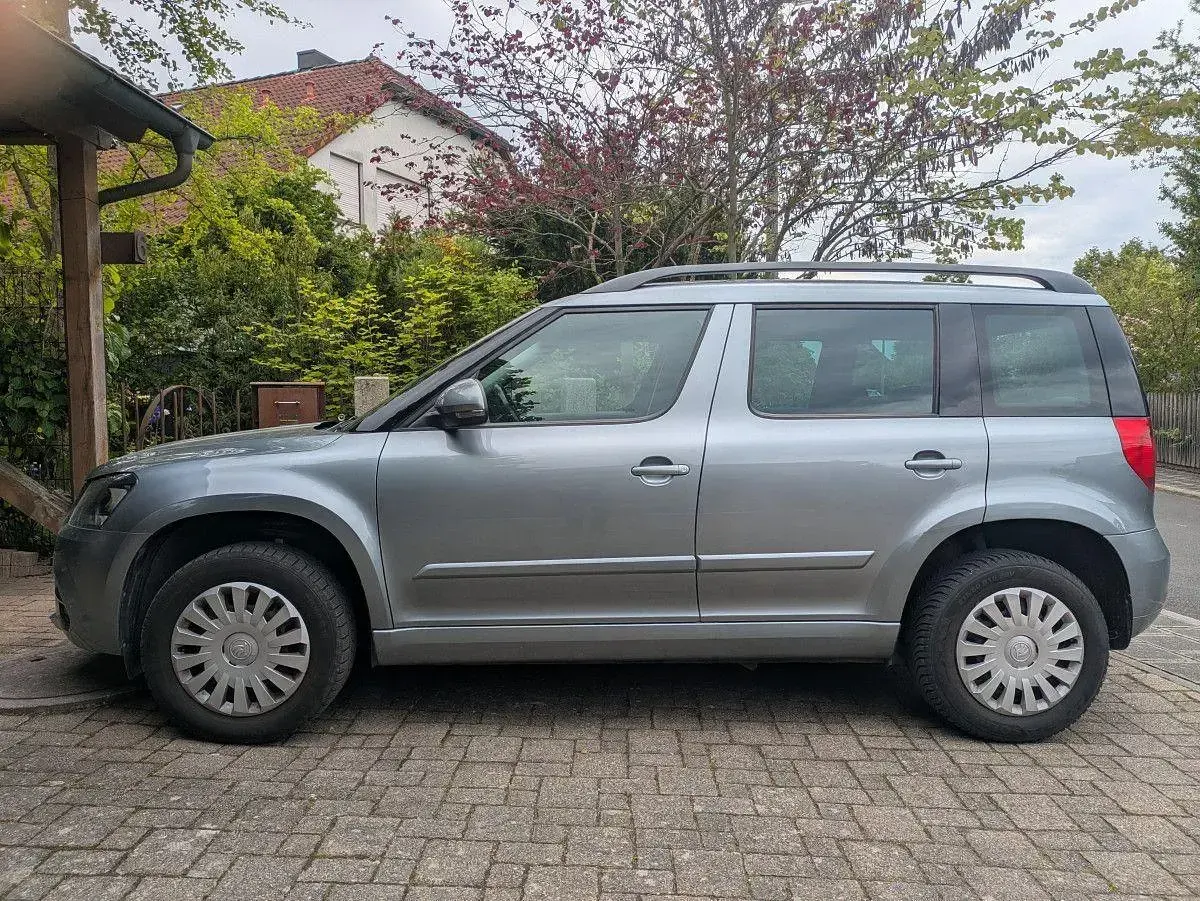 Gebraucht Skoda Yeti Cool Edition 110 PS (80 kW) 2016 Grau SUV