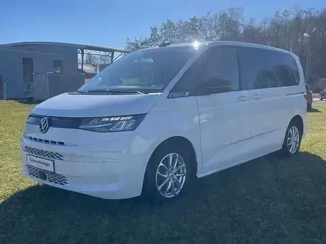 Second-hand VW Multivan Basis 150 CP (110 kW) 2023 Alb Monovolum