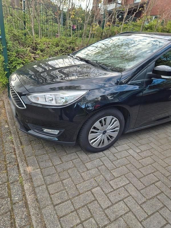 Second-hand Ford Focus 125 CP (91 kW) 2018 Negru Berlinǎ