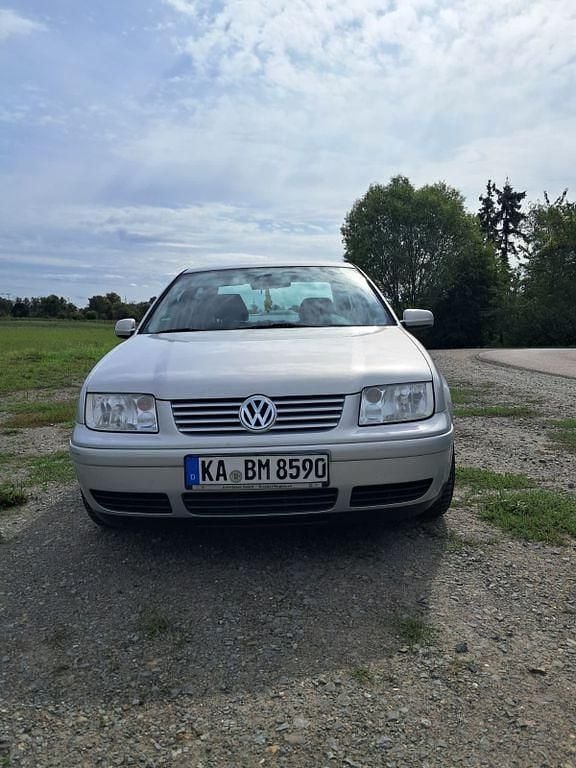 Silber Gebraucht 1999 VW Bora Limousine | 1.850 € (Fairer Preis) - Bild 1/4