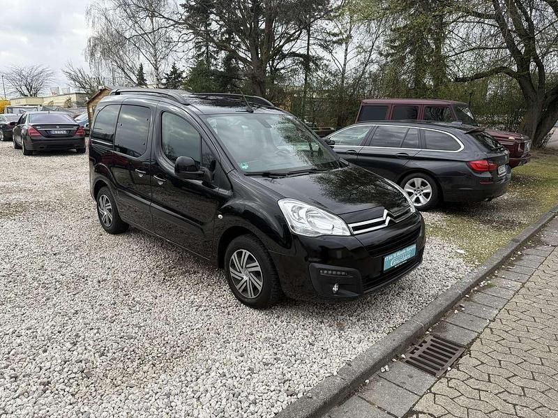 Gebraucht Citroën Berlingo Shine 99 PS (72 kW) 2018 Lack onyx schwarz/deckende Van / Kleinbus