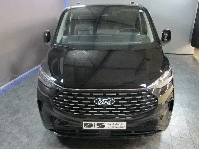 Gebraucht Ford Tourneo Titanium 136 PS (100 kW) 2025 Obsidian schwarz metallic Van / Kleinbus