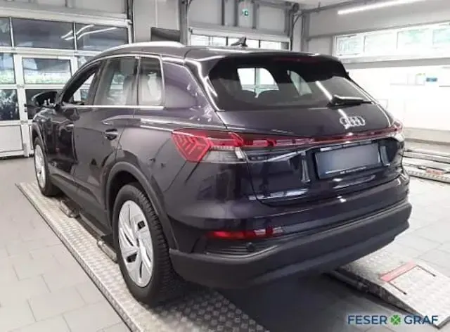 Gebraucht Audi Q4 e-tron Comfort 125 kW (170 PS) 2023 Auroraviolett metallic SUV