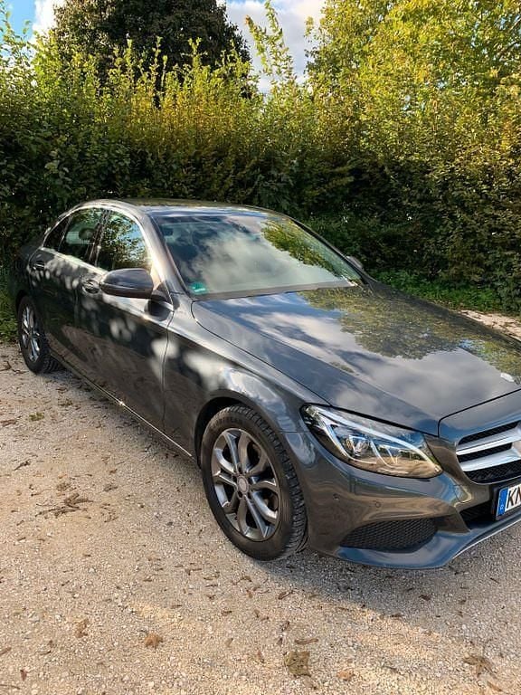 Grau Gebraucht 2016 Mercedes C180 Avantgarde Limousine | 15.000 € (Guter Preis) - Bild 1/4