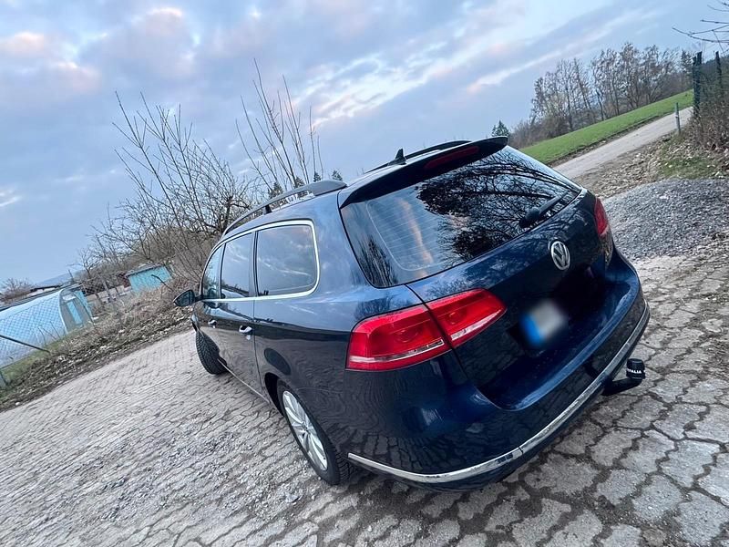 Używany VW Passat 170 KM (125 kW) 2011 Niebieski Sedan/Limuzyna