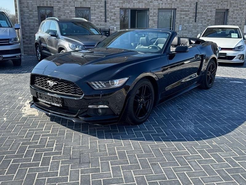 Second-hand Ford Mustang 305 CP (224 kW) 2017 Negru Cabrio