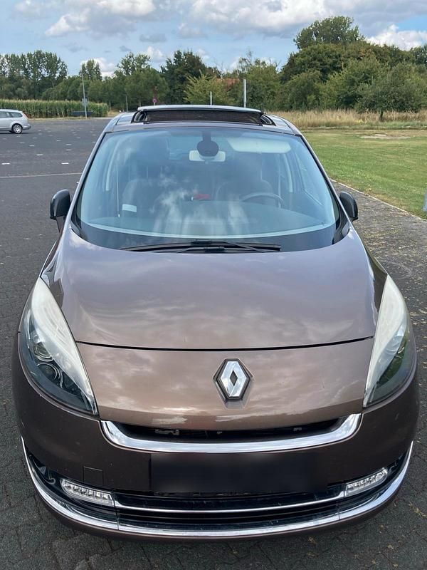 Braun Gebraucht 2012 Renault Scénic III Van / Kleinbus | 6.000 € - Bild 1/4