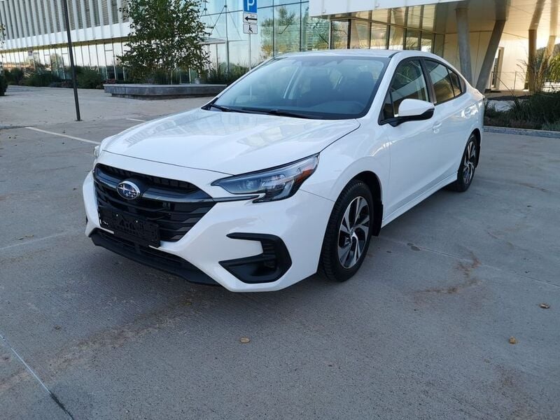 Weiß Gebraucht 2023 Subaru Legacy Premium Limousine | 19.999 € - Bild 1/4