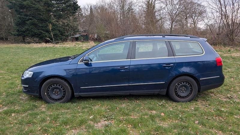 Gebraucht VW Passat 143 PS (105 kW) 2010 Blau Kombi