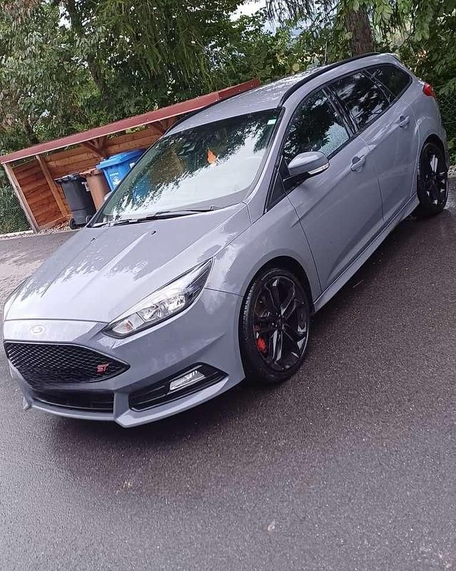 Gebraucht Ford Focus ST 250 PS (183 kW) 2018 Grau Kombi
