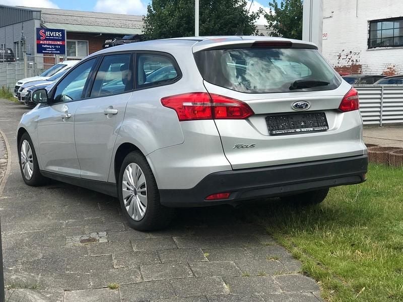 Gebraucht Ford Focus 120 PS (88 kW) 2016 Silber Kombi