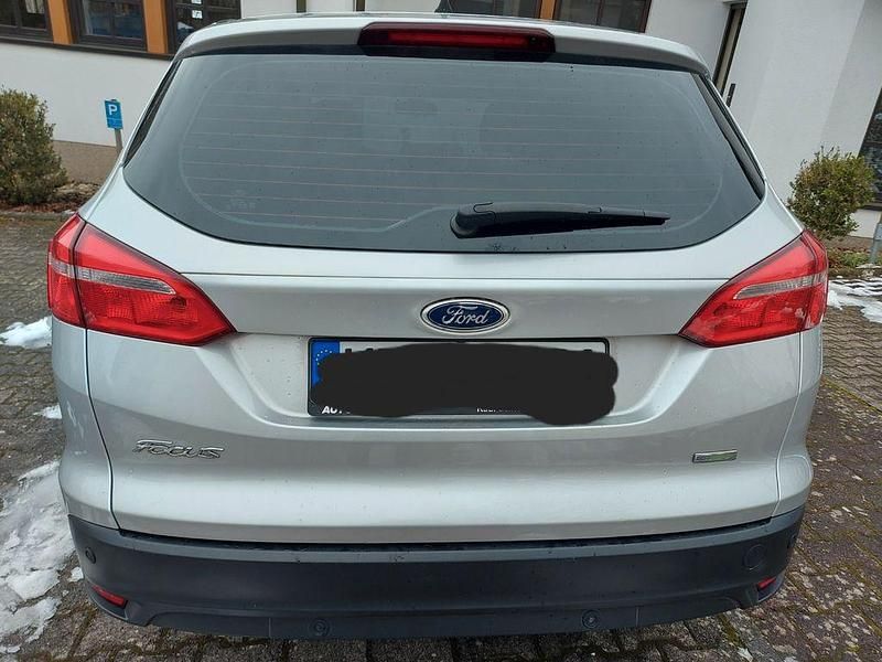Gebraucht Ford Focus 125 PS (91 kW) 2015 Silber Limousine