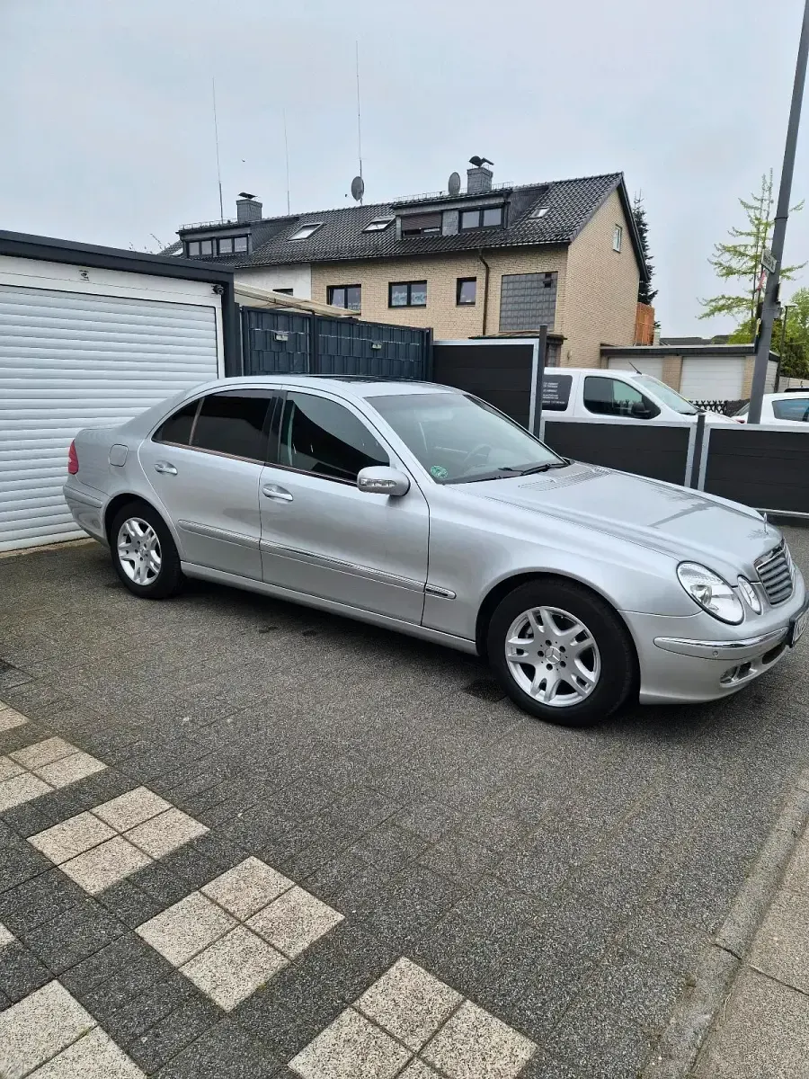 Gebraucht Mercedes E240 177 PS (130 kW) 2005 Silber Limousine