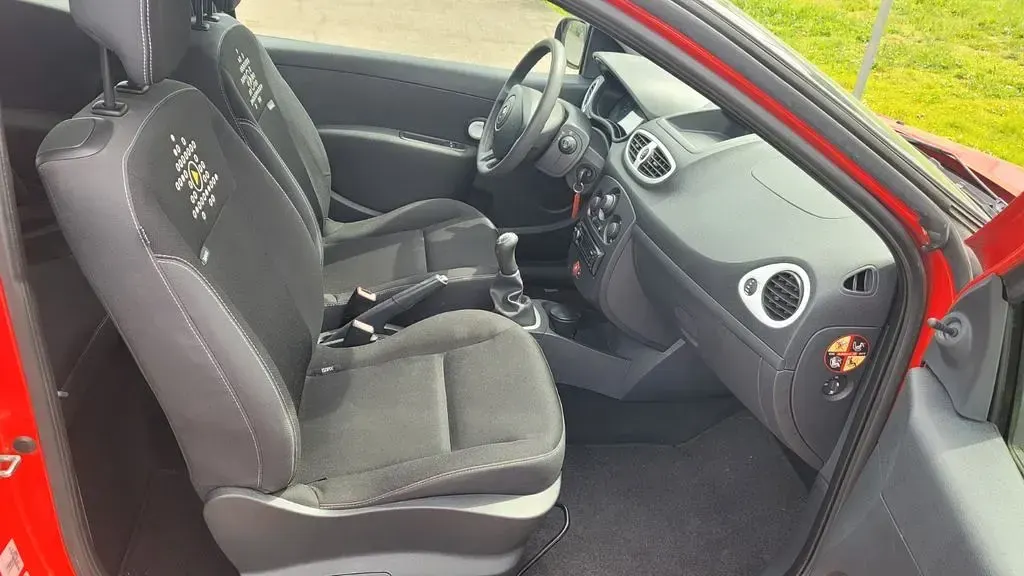 Gebraucht Renault Clio 75 PS (55 kW) 2011 Rot Kleinwagen