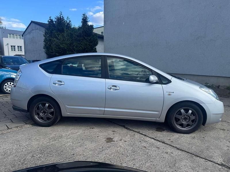 Second-hand Toyota Prius Sol 77 CP (56 kW) 2007 Argintiu Hatchback