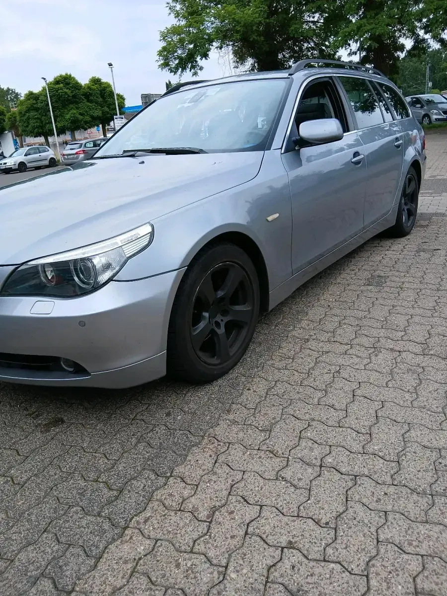 Gebraucht BMW 530 231 PS (169 kW) 2007 Silber Kombi