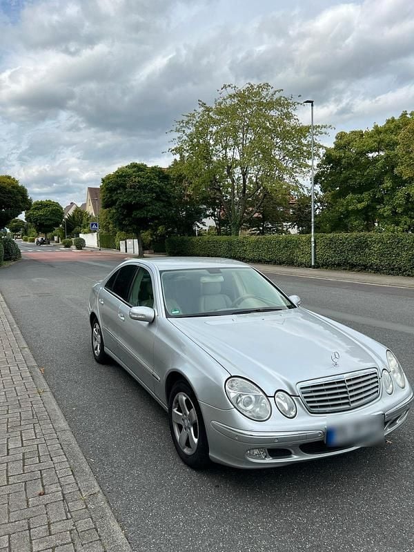 Gebraucht Mercedes E270 170 PS (125 kW) 2003 Silber Limousine