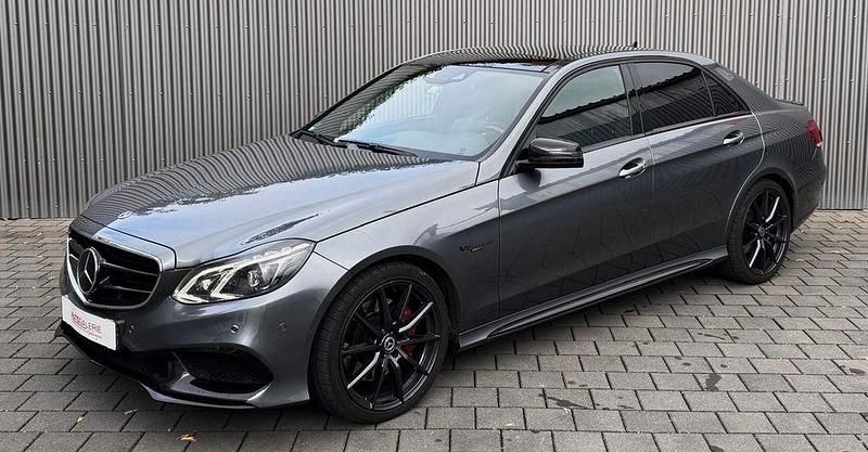 Grau Gebraucht 2015 Mercedes E400 Limousine | 11.900 € (Superpreis) - Bild 1/4