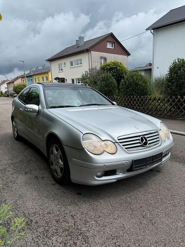 Silber Gebraucht 2002 Mercedes C200 Coupé | 3.350 € (Fairer Preis) - Bild 1/4