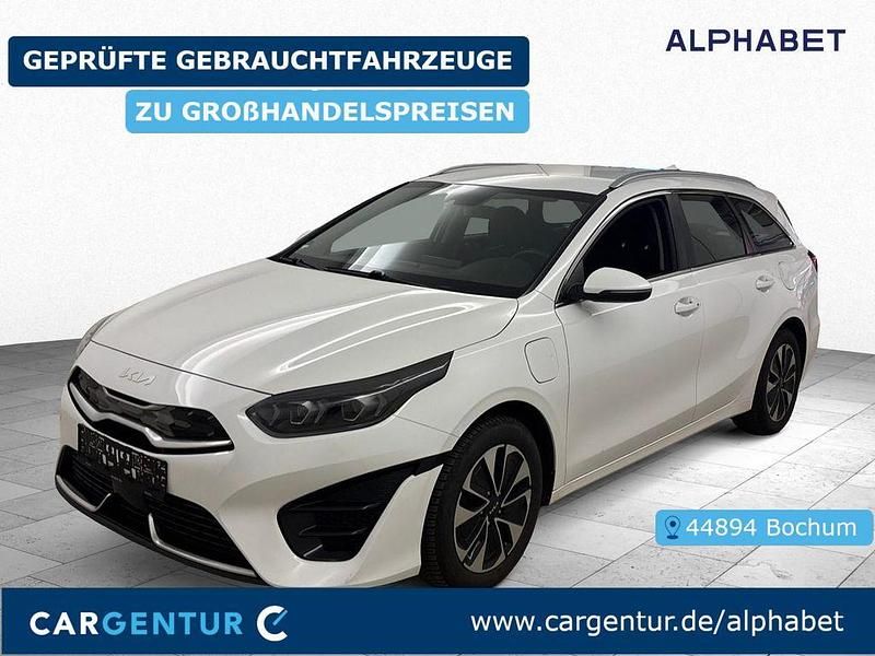 Gebraucht Kia Ceed Spirit 141 PS (103 kW) 2022 Deluxeweiss metallic Kleinwagen