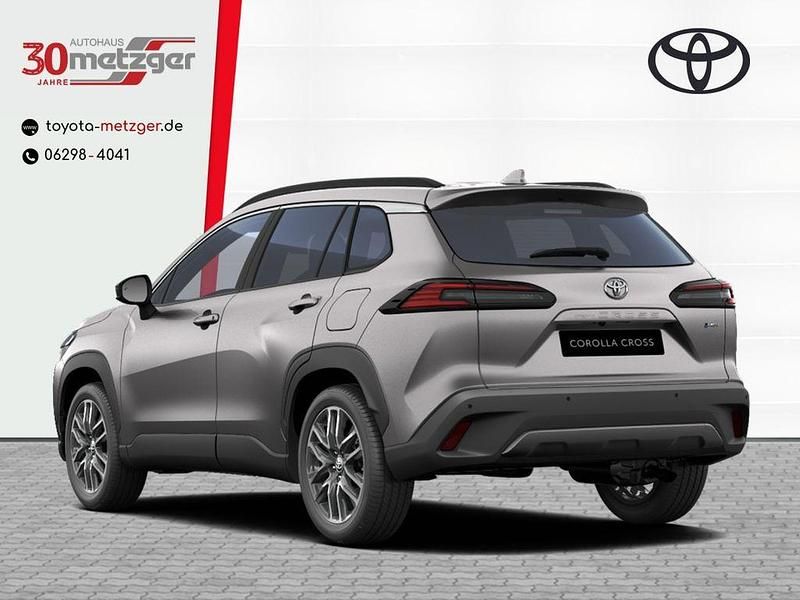 Neu Toyota Corolla Cross 178 PS (130 kW) 2025 Silber SUV